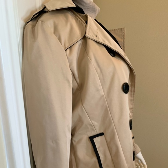 DJT Trenchcoat - Picture 2 of 5